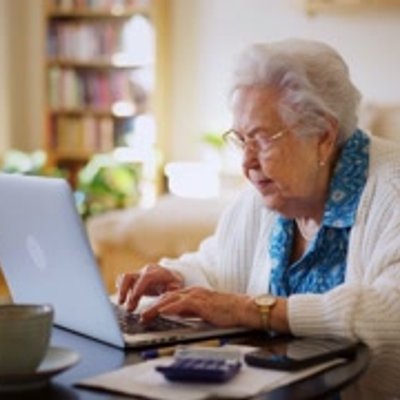 Immer mehr Senioren veschwinden spurlos im Internet