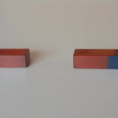 Treffen sich zwei Magnete